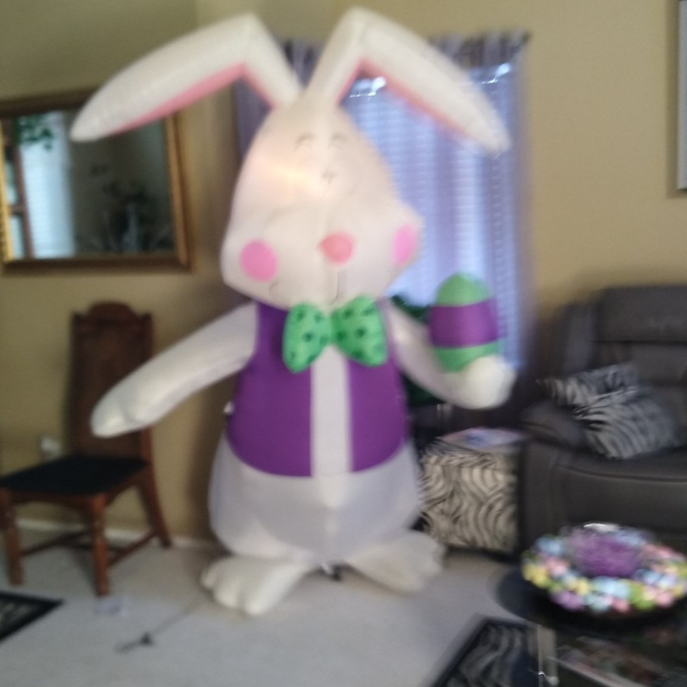 Meet your Posher, Miki